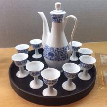 11头手绘青花(huā)缠枝莲酒具