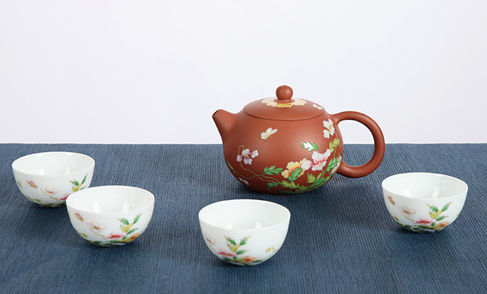 5头珐琅彩茶具（蝶恋花(huā)）