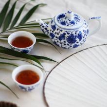 3头青花(huā)缠枝尊品茶具